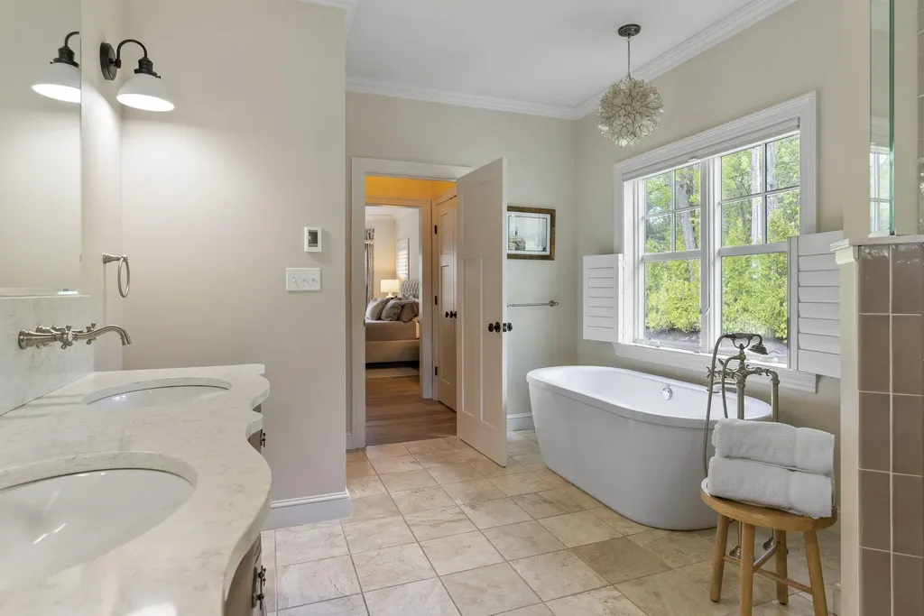 194 Foreside Road Falmouth ME 04105