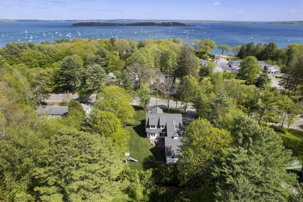 194 Foreside Road Falmouth ME 04105
