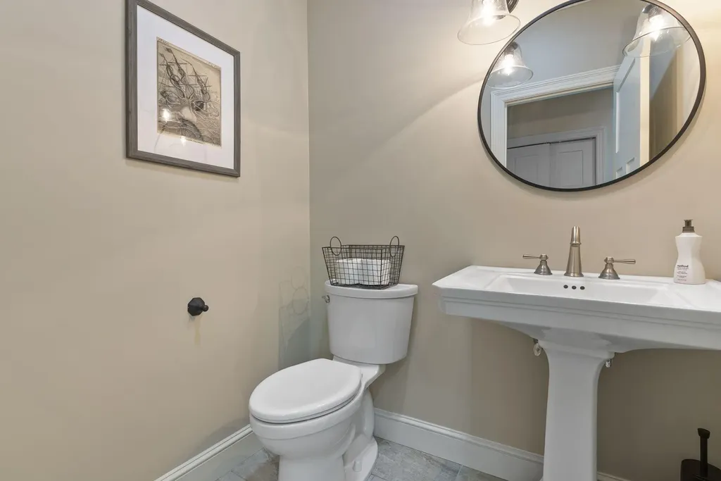 194 Foreside Road Falmouth ME 04105