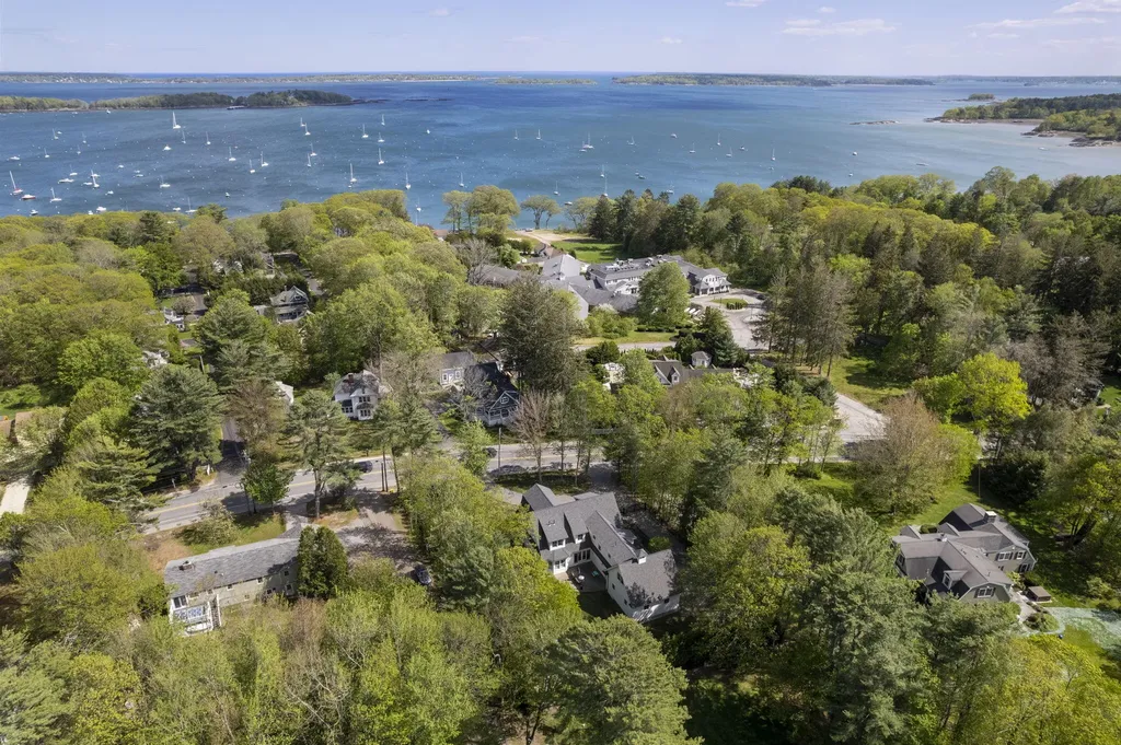 194 Foreside Road Falmouth ME 04105