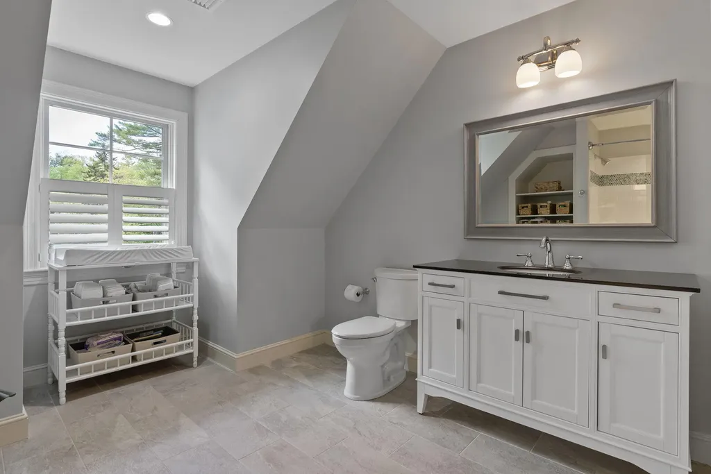 194 Foreside Road Falmouth ME 04105