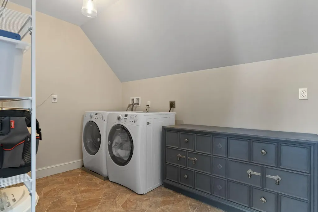 194 Foreside Road Falmouth ME 04105