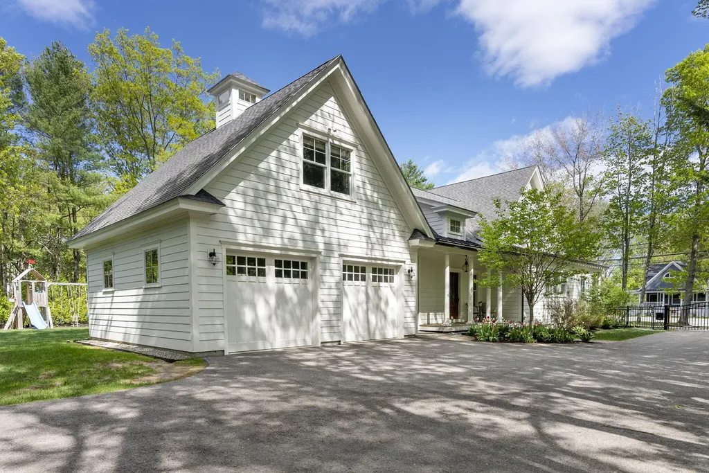 194 Foreside Road Falmouth ME 04105