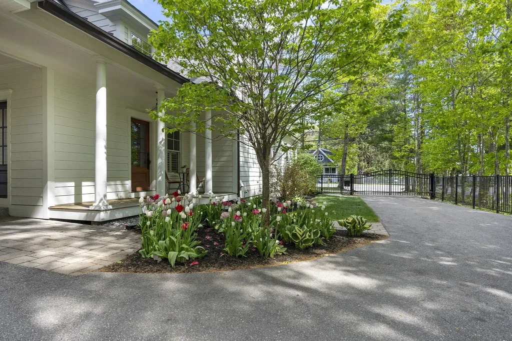 194 Foreside Road Falmouth ME 04105