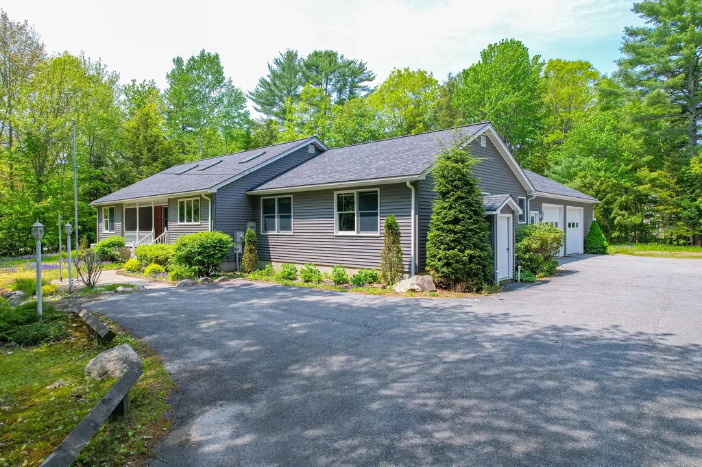6 Royal Oak Circle Topsham ME 04086