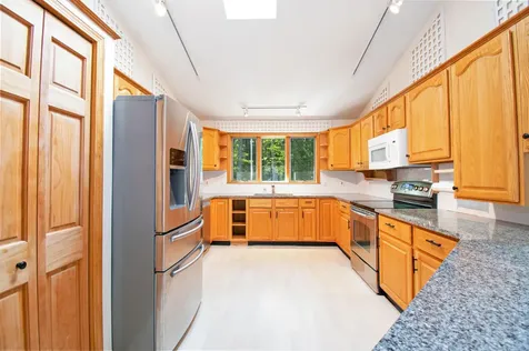 6 Royal Oak Circle Topsham ME 04086