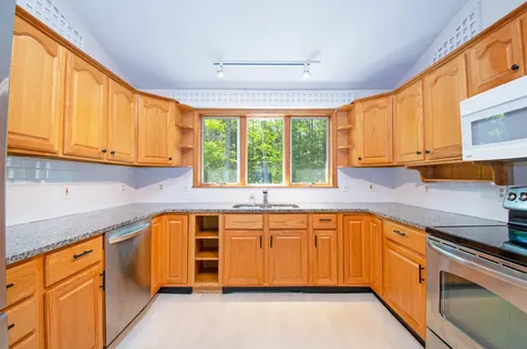 6 Royal Oak Circle Topsham ME 04086