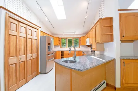 6 Royal Oak Circle Topsham ME 04086