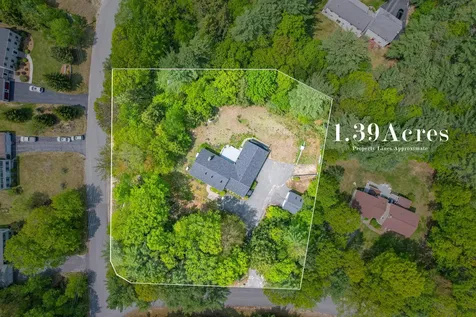 6 Royal Oak Circle Topsham ME 04086