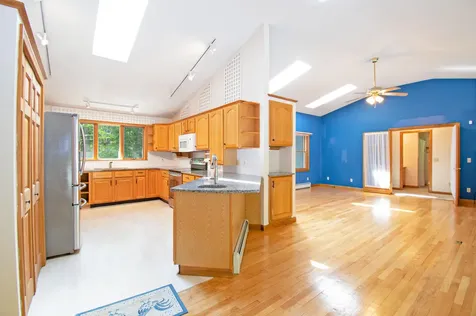 6 Royal Oak Circle Topsham ME 04086