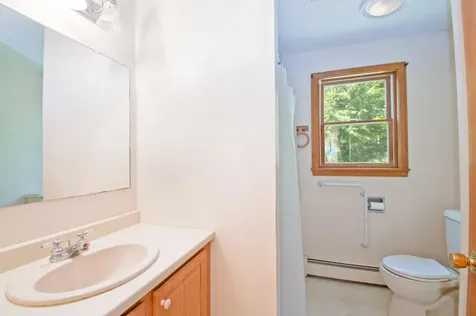 6 Royal Oak Circle Topsham ME 04086
