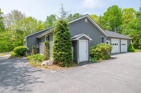 6 Royal Oak Circle Topsham ME 04086