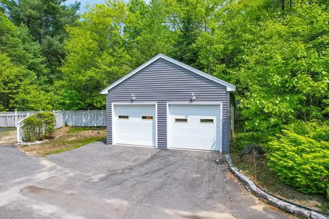 6 Royal Oak Circle Topsham ME 04086