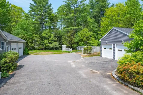 6 Royal Oak Circle Topsham ME 04086