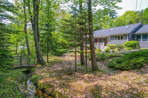 6 Royal Oak Circle Topsham ME 04086