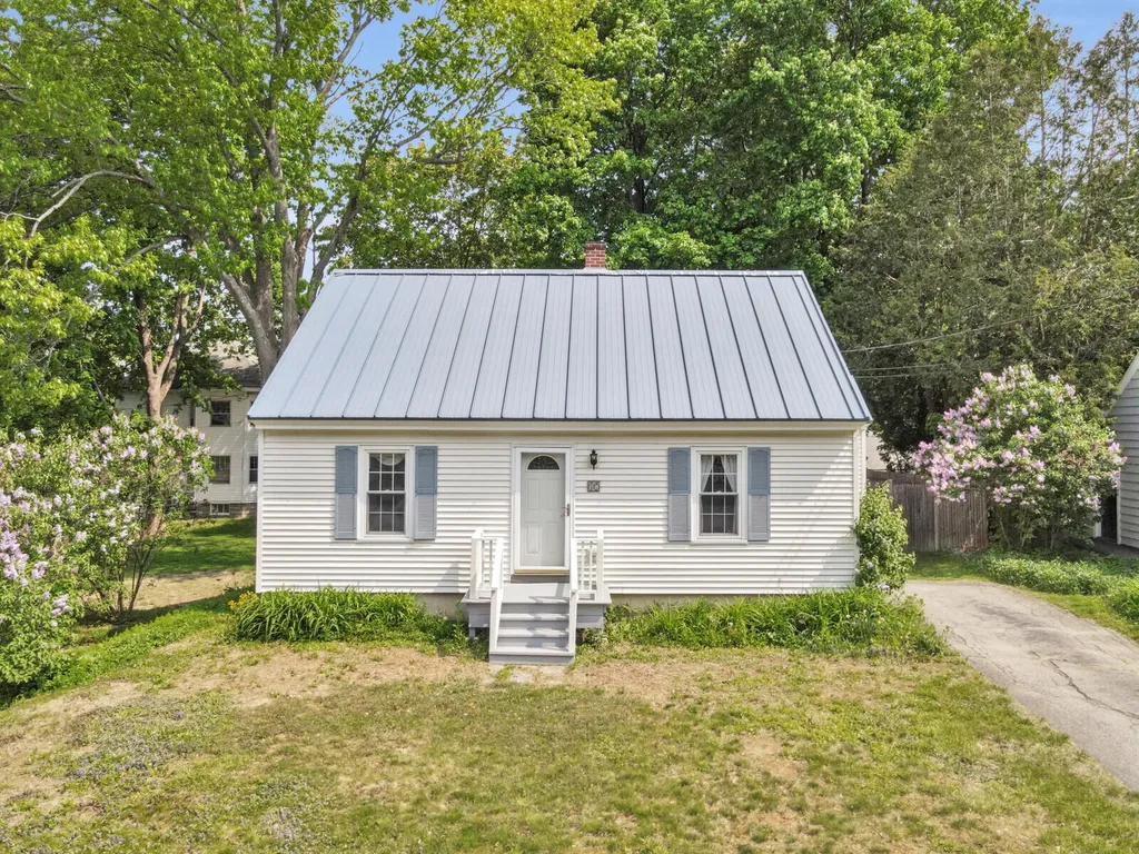17 Davenport Street Augusta ME 04330