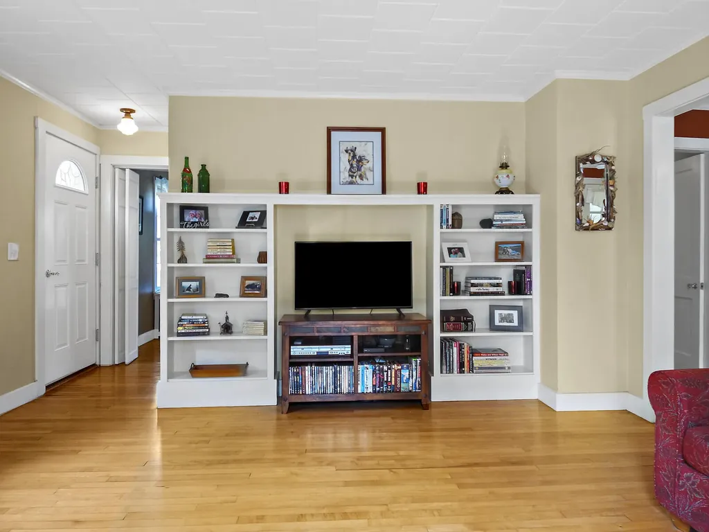 17 Davenport Street Augusta ME 04330