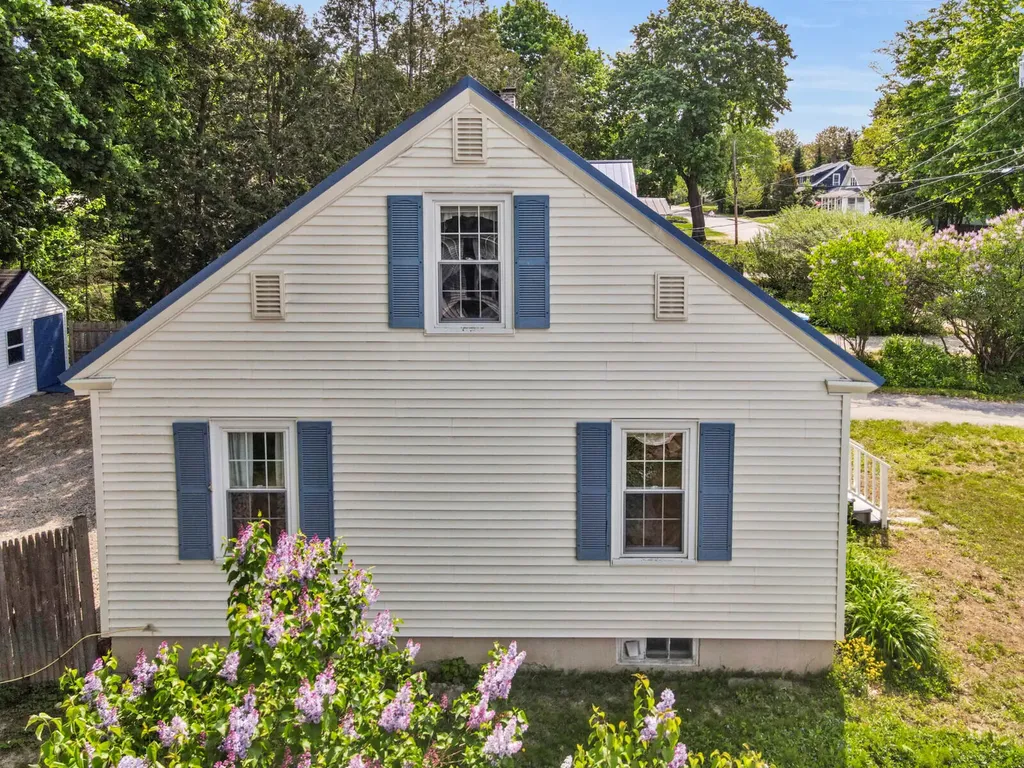 17 Davenport Street Augusta ME 04330