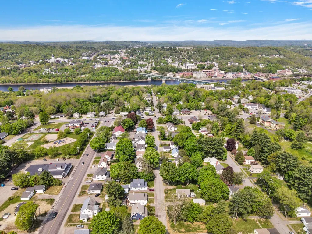 17 Davenport Street Augusta ME 04330