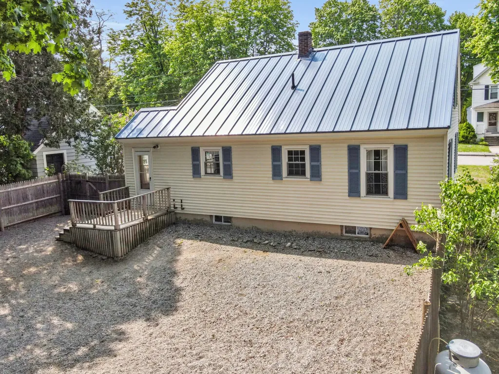 17 Davenport Street Augusta ME 04330