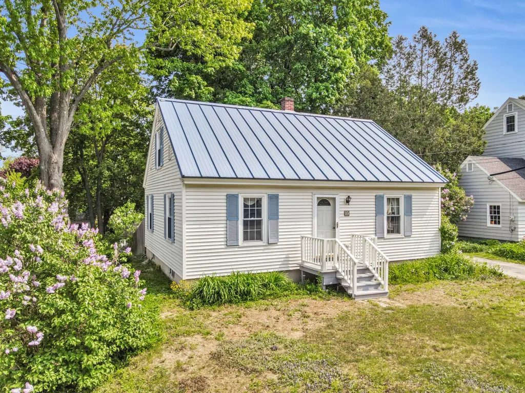 17 Davenport Street Augusta ME 04330