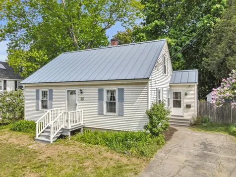 17 Davenport Street Augusta ME 04330