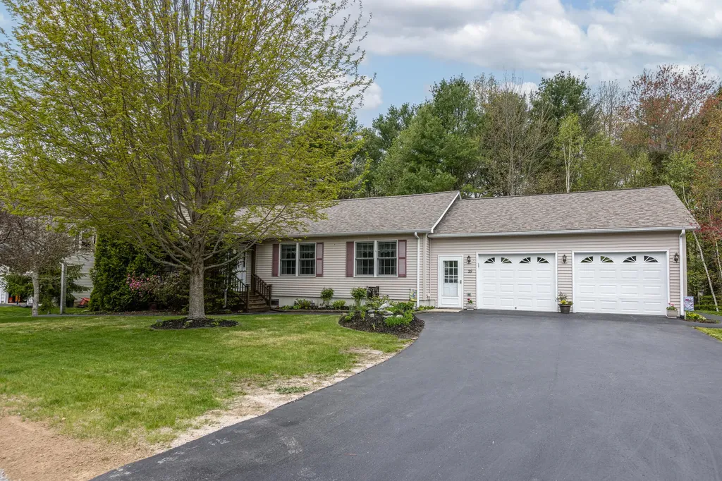29 Anthony Avenue Topsham ME 04086