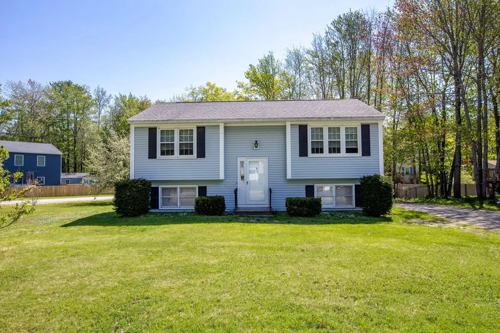 13 Barbara Street Topsham ME 04086
