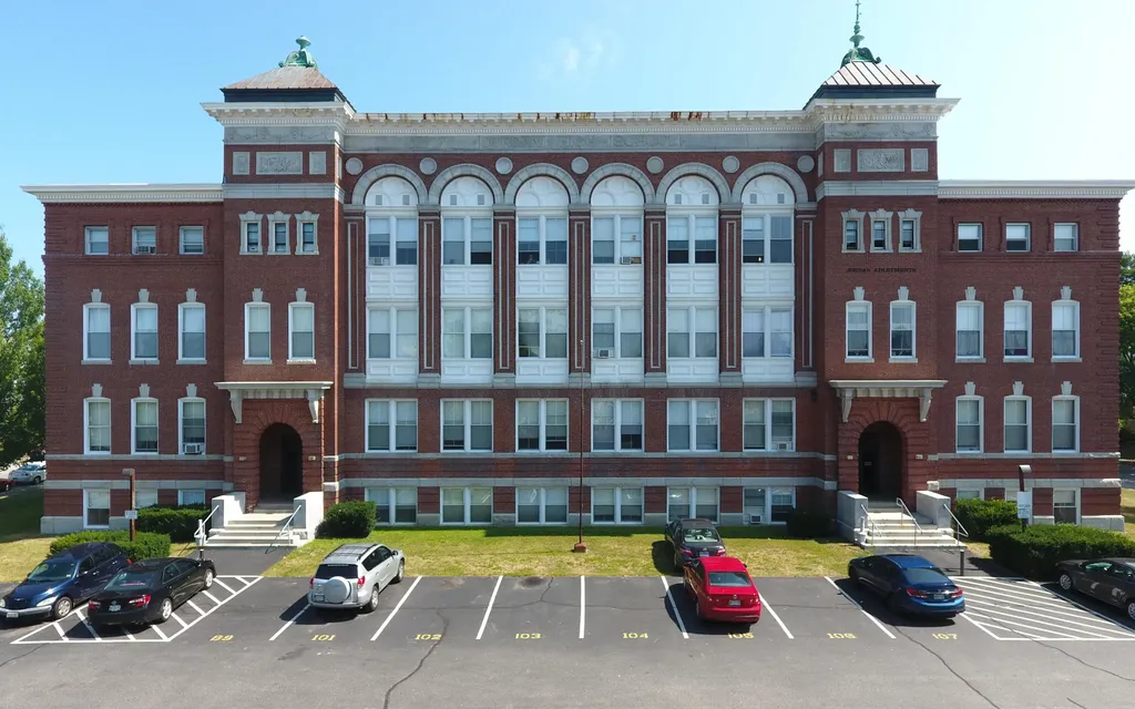 19 Wood Street Lewiston ME 04240
