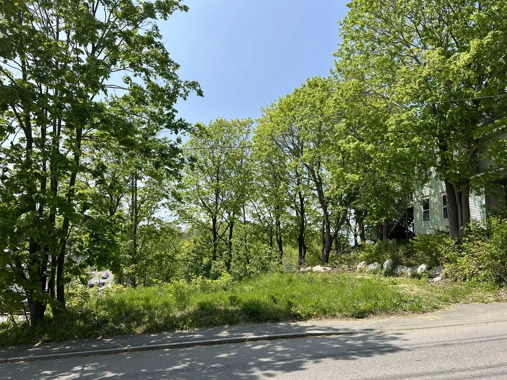 12 Highland Avenue Gardiner ME 04345