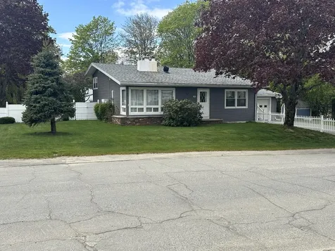 18 Rhode Island Avenue Millinocket ME 04462