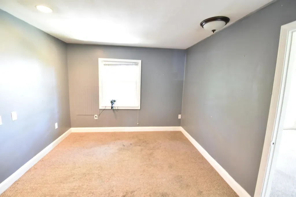 16 Peterson Road Raymond ME 04071