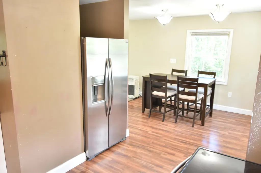 16 Peterson Road Raymond ME 04071