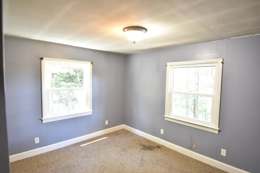 16 Peterson Road Raymond ME 04071