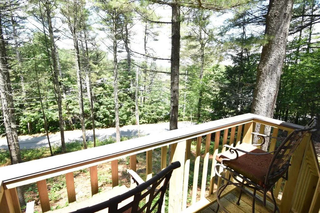 16 Peterson Road Raymond ME 04071