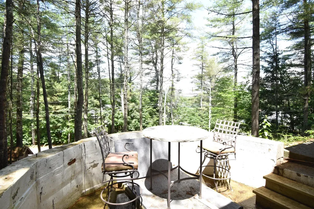 16 Peterson Road Raymond ME 04071