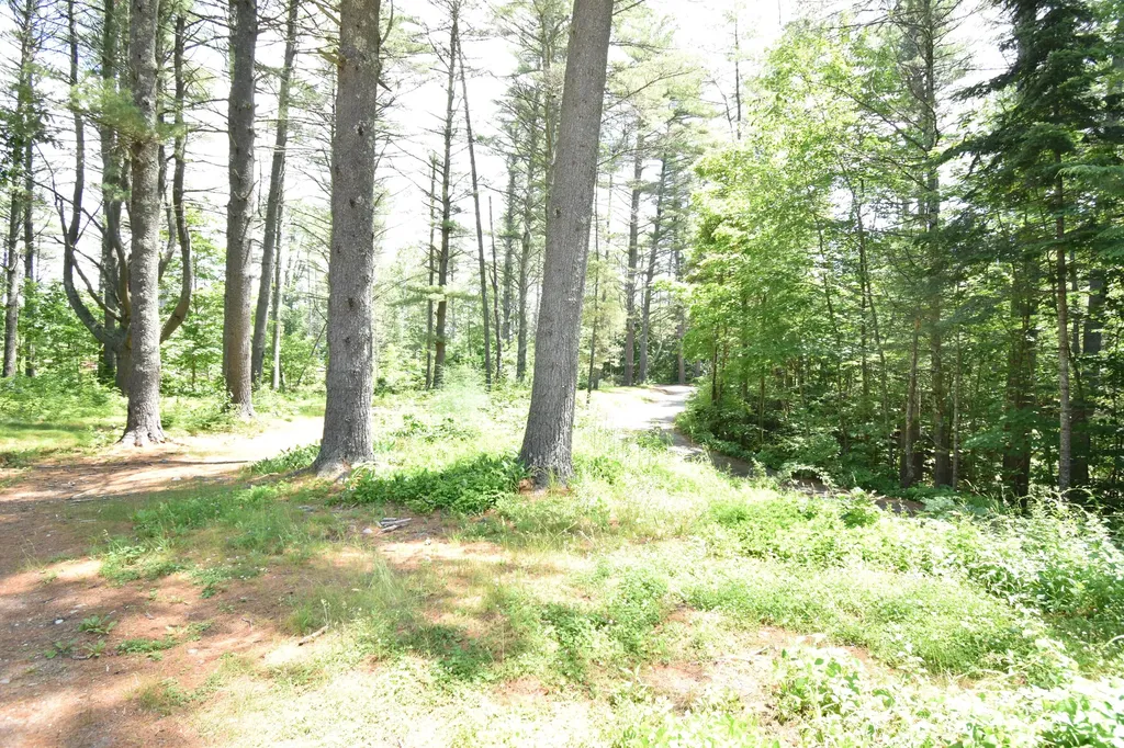 16 Peterson Road Raymond ME 04071