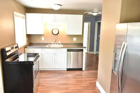 16 Peterson Road Raymond ME 04071