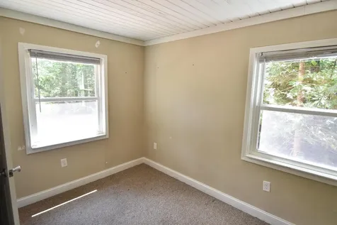 16 Peterson Road Raymond ME 04071