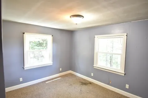 16 Peterson Road Raymond ME 04071