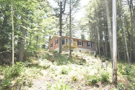 16 Peterson Road Raymond ME 04071