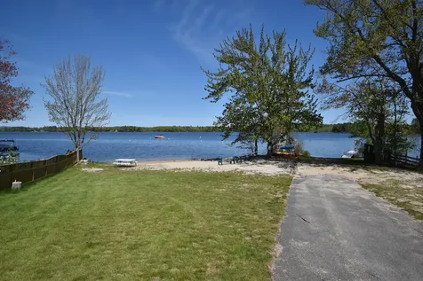 16 Peterson Road Raymond ME 04071