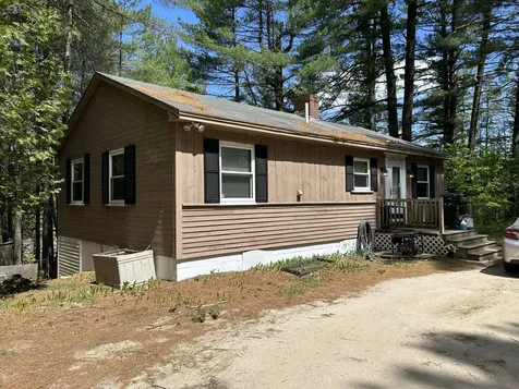 16 Peterson Road Raymond ME 04071