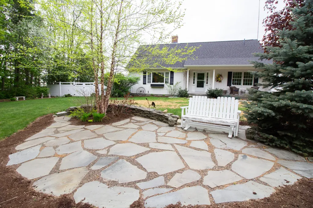 15 Old Kelley Avenue Orono ME 04473