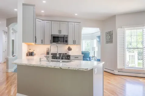 289 Ocean Avenue Kennebunkport ME 04046