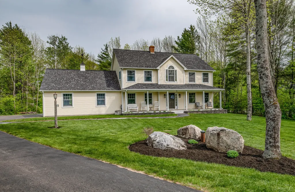 42 School House Drive Farmingdale ME 04344
