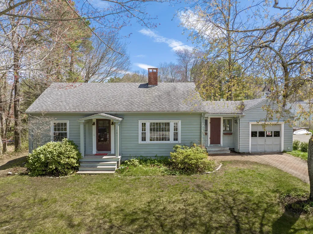 101 Foreside Road Falmouth ME 04105