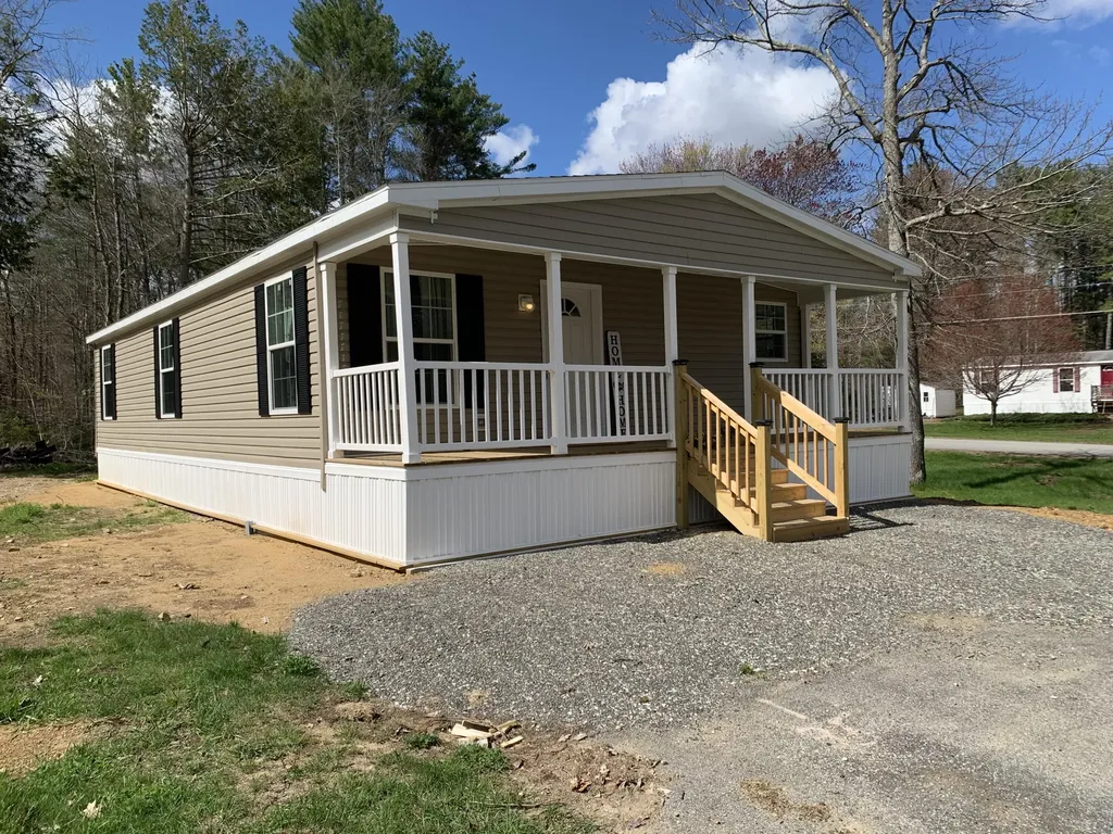 10 Hemlock Street Lebanon ME 04027