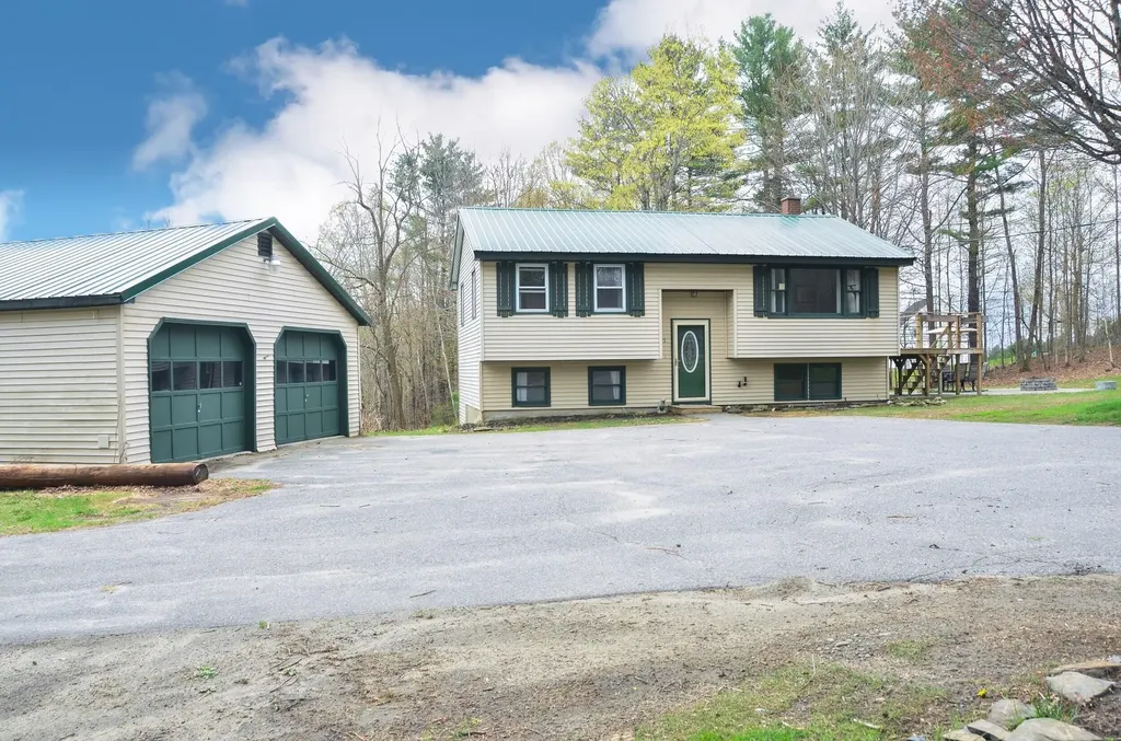 71 Summerhaven Road Manchester ME 04351