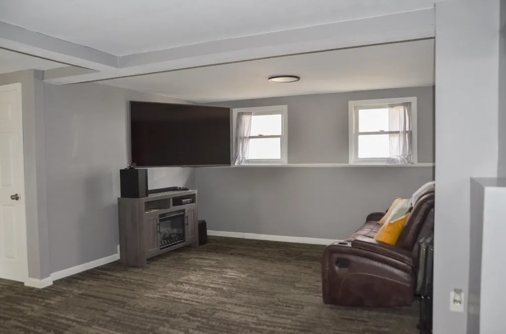 71 Summerhaven Road Manchester ME 04351